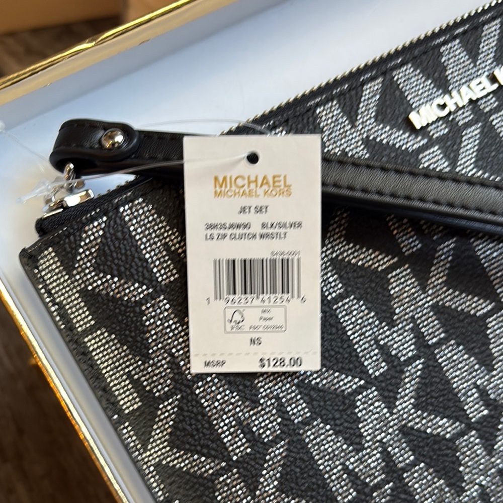 NWT- Michael Kors Jet Set Clutch/Wristlet with Iconic MK Monogram - Picture 6 of 8